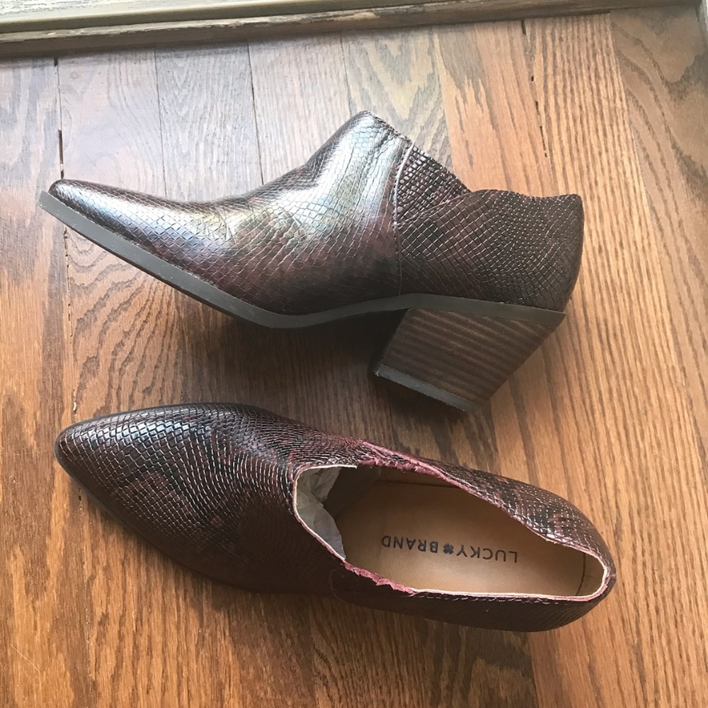 Lucky Brand low snake skin boot w/ small heel 8.5